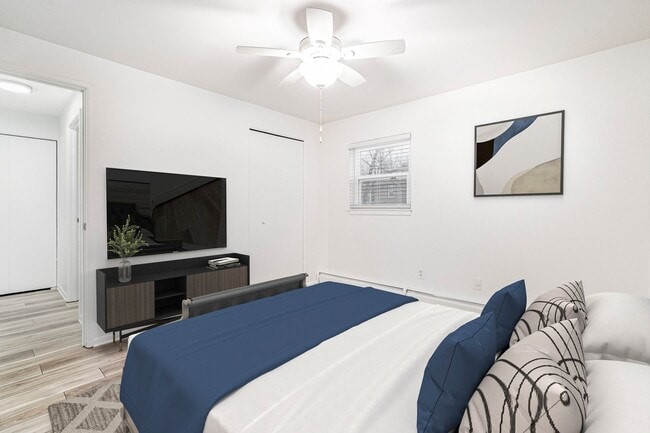 Photo - Lindsay Court Apartments