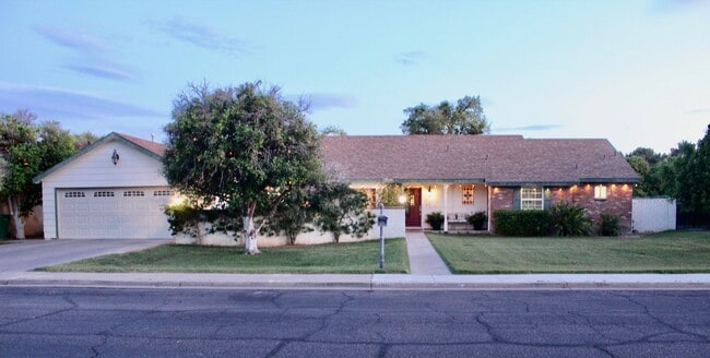 Building Photo - Beautiful North Mesa Home with a Pool!