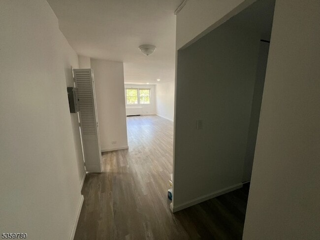 Photo - 39 E 39th St