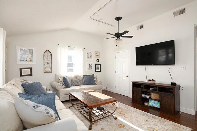 Photo - 317 Douglas Ct