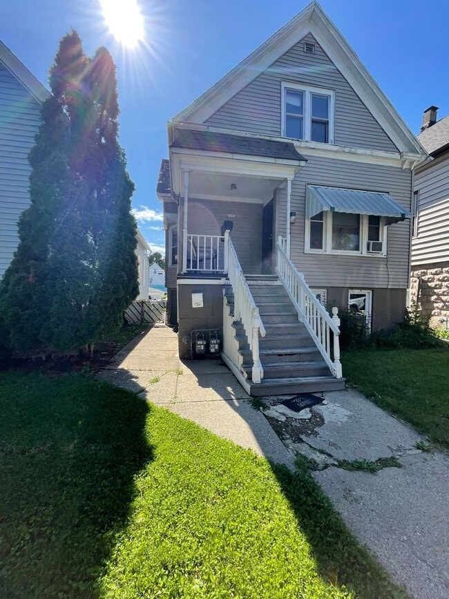 Building Photo - 2435 S 9th St Unit 2435