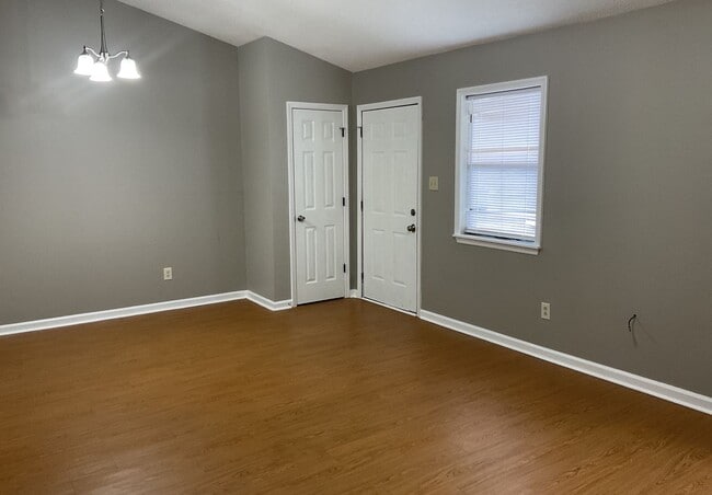 Photo - Cute 2 bedroom, 1 bathroom duplex. Close t...
