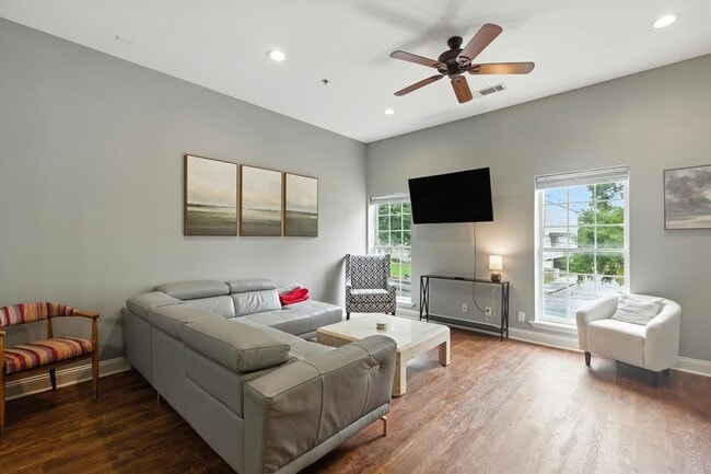 492 N Thomas St Unit NT492