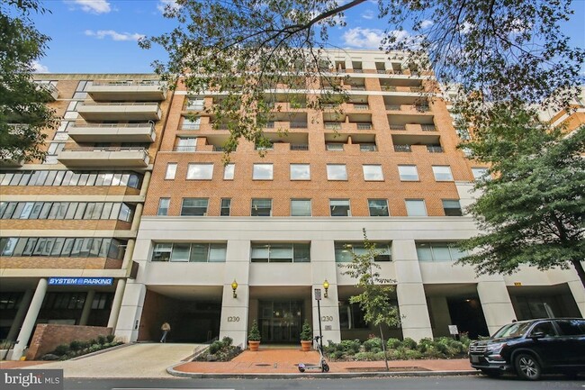 Building Photo - 1230 23rd St NW Unit 604