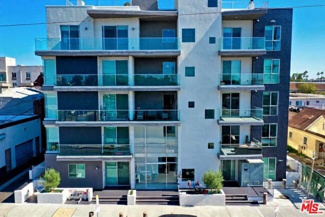 Building Photo - 1650 Sawtelle Blvd Unit 306