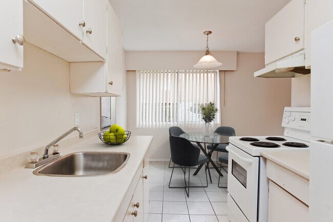 Photo - Sherbrooke Manor Apartments