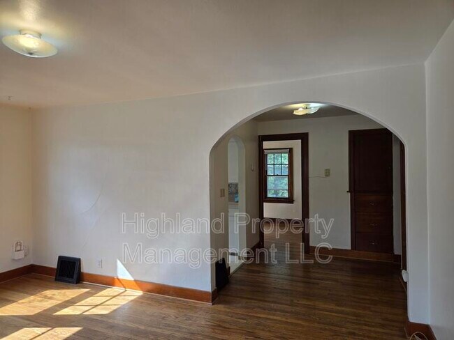 322 W Main St