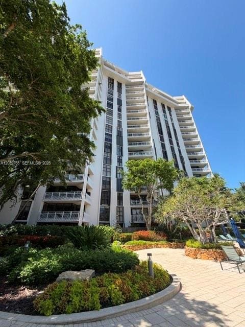 Building Photo - 2000 Towerside Terrace Unit 301