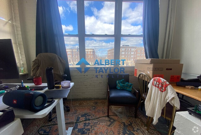 Building Photo - 1616 Commonwealth Ave Unit 3 Rental