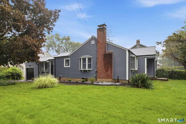 Photo - 332 Fern St