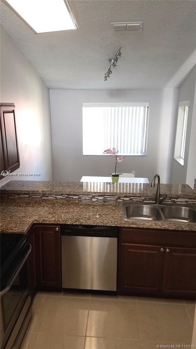 Photo - 22202 Glenmoor Dr Unit 22202