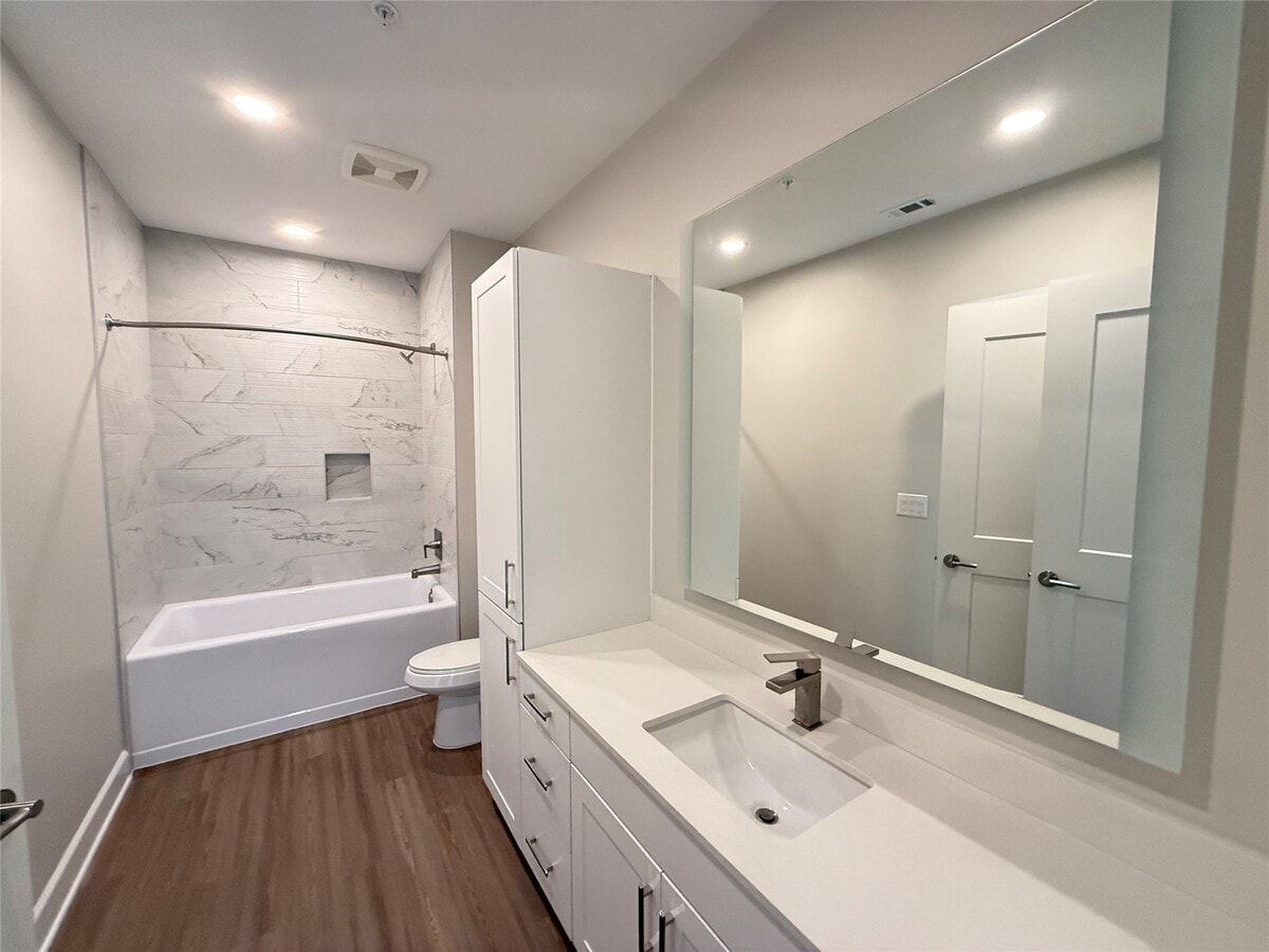 Photo - 716 Waugh Dr Unit B6 328