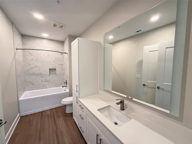 Photo - 716 Waugh Dr Unidad B6 328