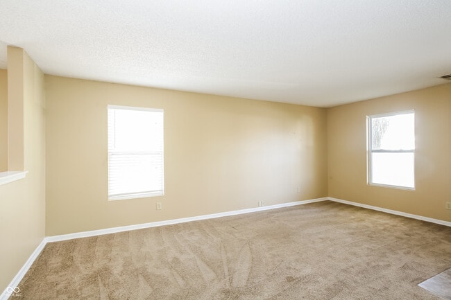 Photo - 913 Harbon Dr