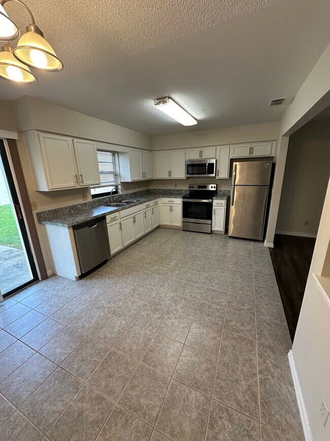 Photo - MOVE IN SPECIAL- Lovely 2/2 Duplex Home fo...