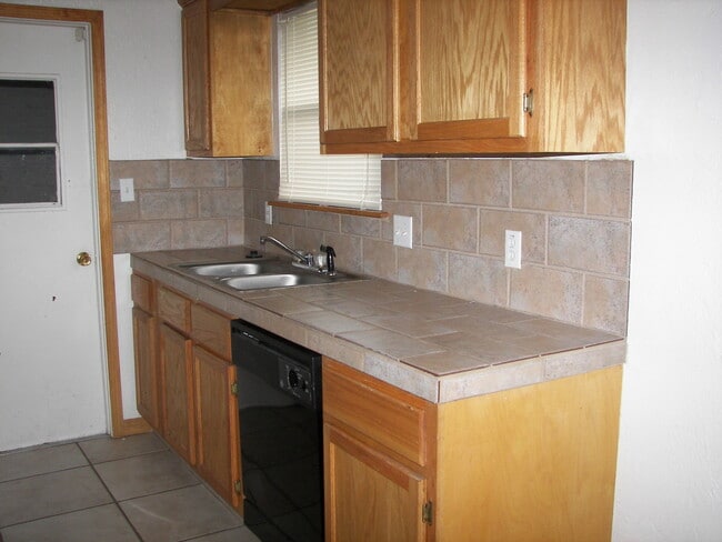 Photo - Adorable! You'll Love All the Oak!