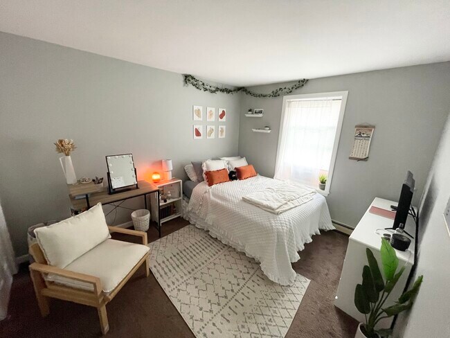 Photo - Pinewood Apartments