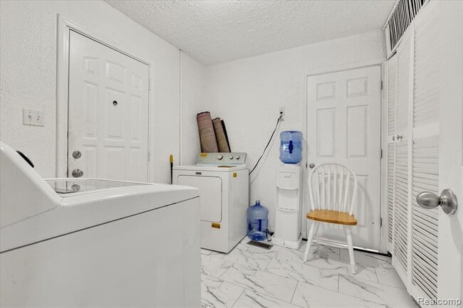 Photo - 1564 Moulin Ave