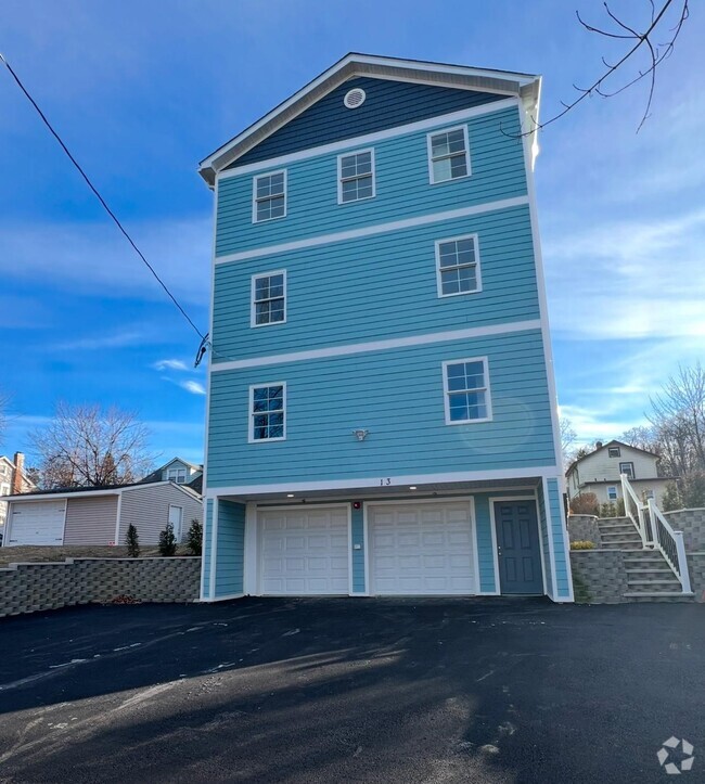 Building Photo - 13 N Plank Rd Unit 1 Rental