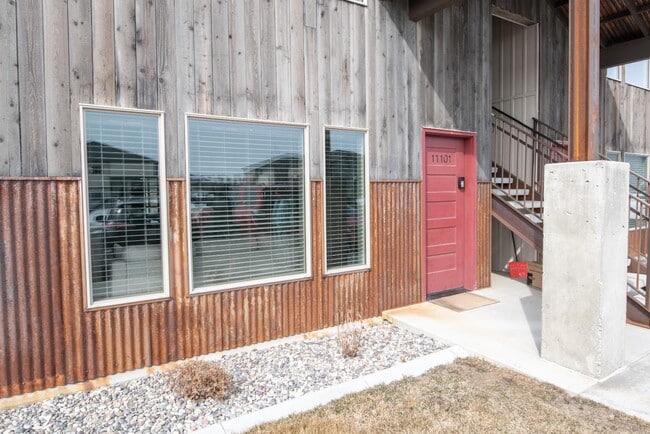 Building Photo - 280 E Lorene St