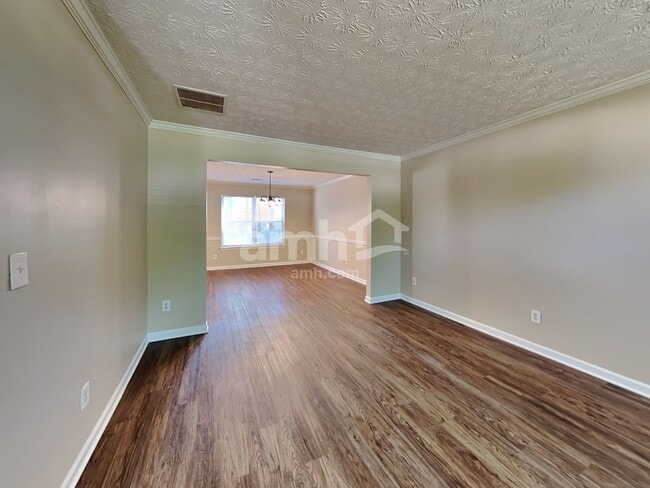Photo - 1905 Barnett W Ct NE