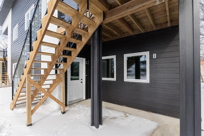 Photo - 250 5 Ave NW