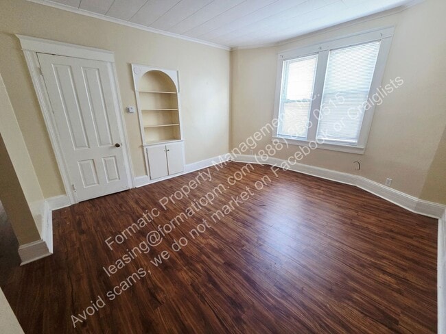 Photo - 166 W River St