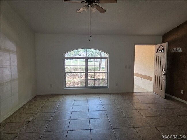 Photo - 1471 E St James Loop