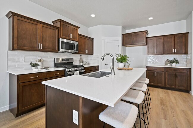 Photo - 16543 Red Oak Dr