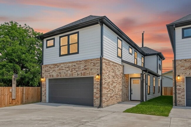 Photo - 3127 Bolt St
