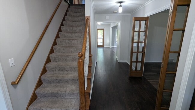 Photo - 2025 Longfellow St NE