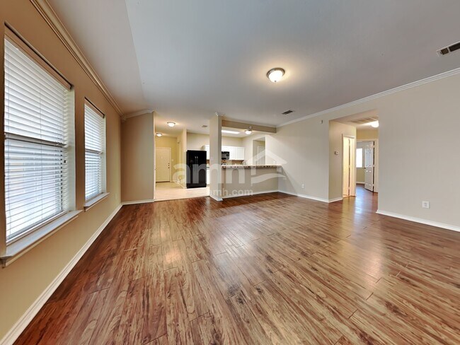 1004 Lake Ridge Dr