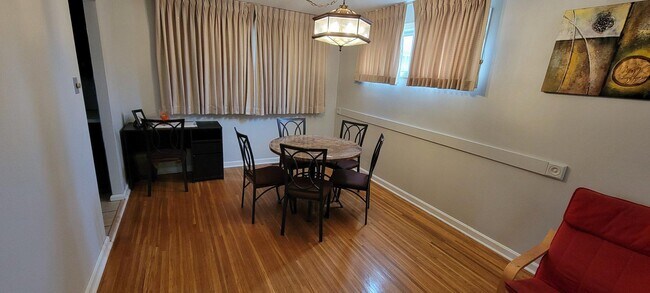 Photo - 117 N Brookfield Rd