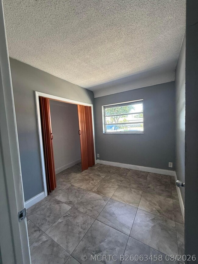 Photo - 160 NW 15th St