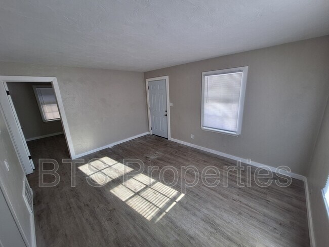 Photo - 1627 N Valley Ave