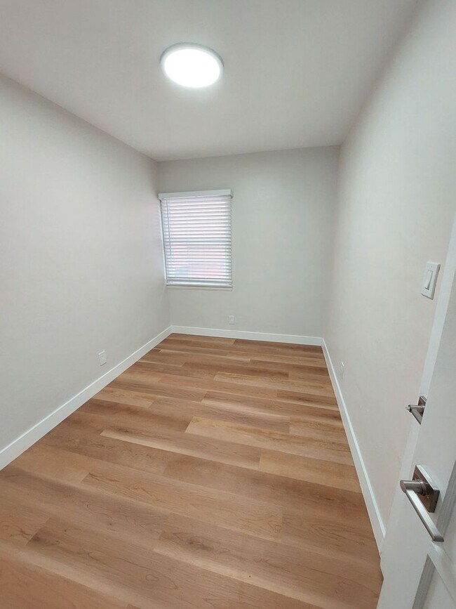 41-47 Thornton Ave