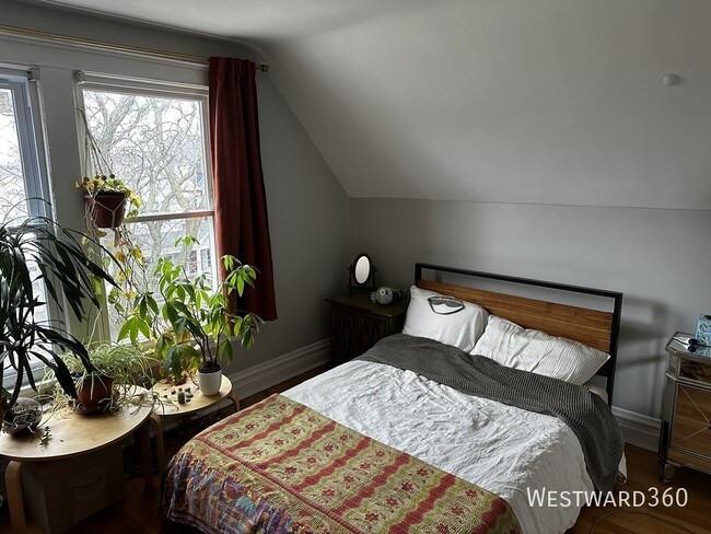 Photo - 2102 W Belle Plaine Ave Unit 3