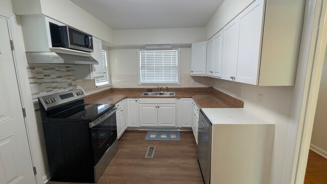 Photo - 800 N Briarcliff Rd