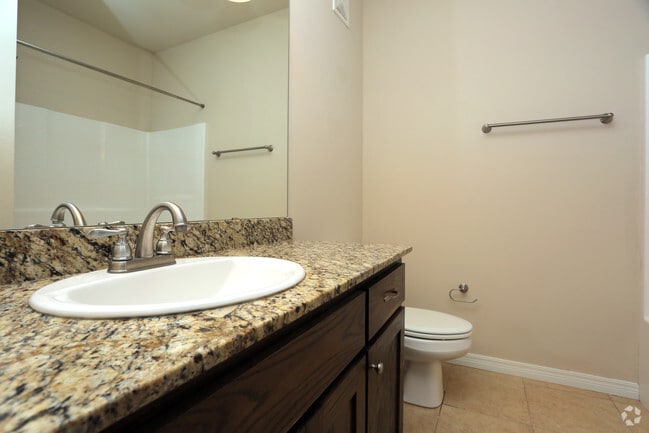 1BR - 750SF - Bathroom