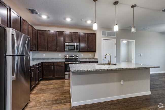 2 BR, 2 BA - 1,117SF