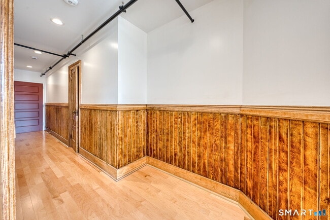 Building Photo - 11 Main St Unit 305