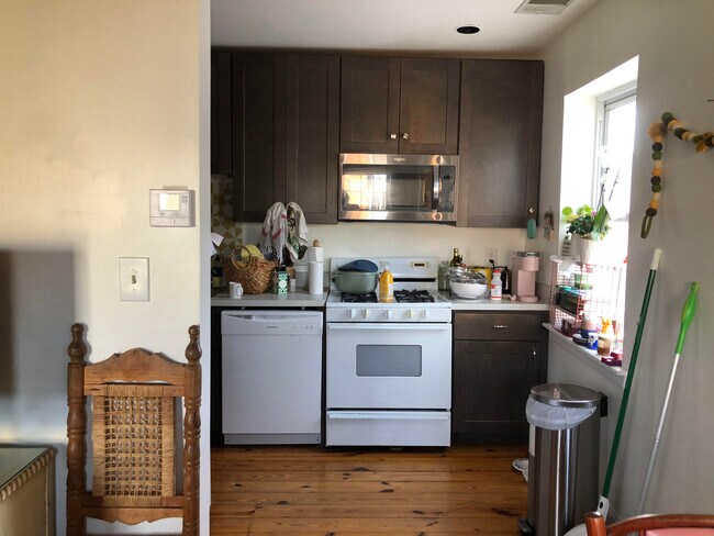 Photo - 749 S 6th St Unit 3