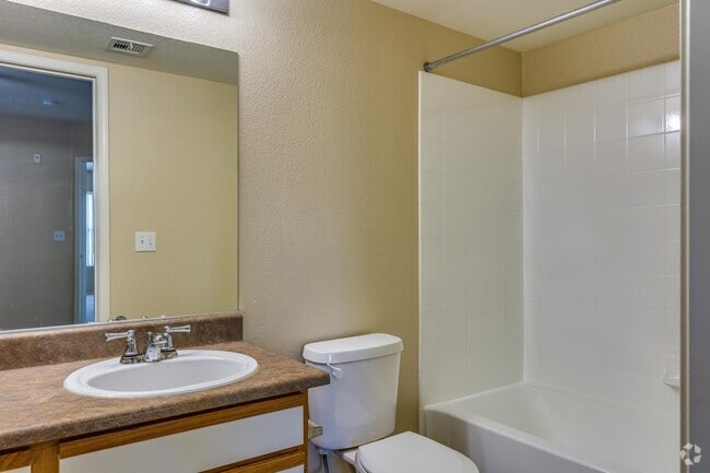 2 BR, 2 BA (Classic) - 900 SF