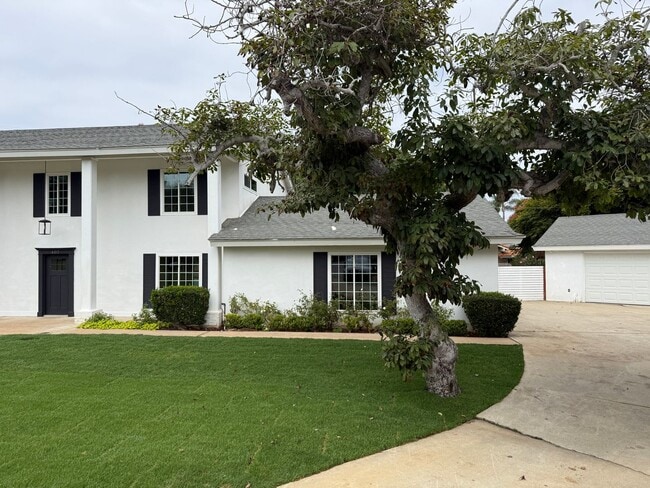Building Photo - Coastal Living at Its Finest in Leucadia Rental