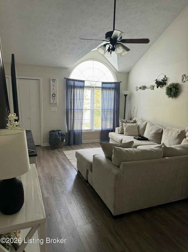 Photo - 4110 Hickoryview Dr
