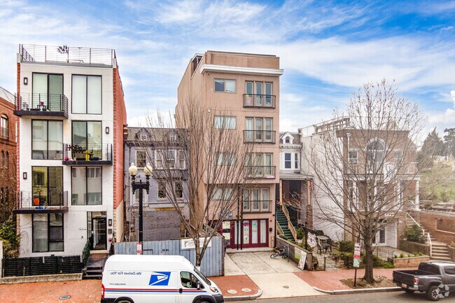 2136 Wisconsin Ave NW - 2136 Wisconsin Ave NW