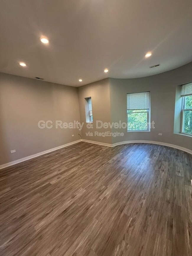 Photo - 4753 S St Lawrence Ave Unit 3