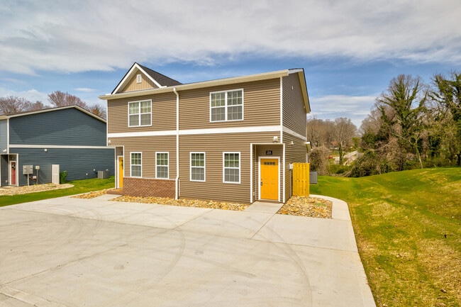 Photo - 312 Bogle St