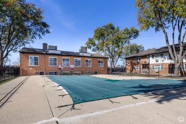 Pool - ReNew Des Plaines North & South