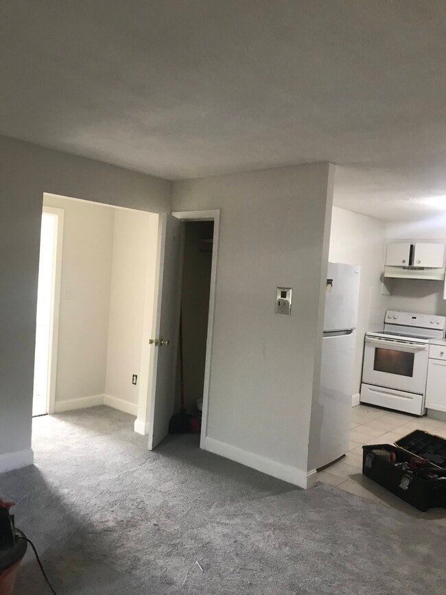 4 Walker Rd Unit Meadowview Condo